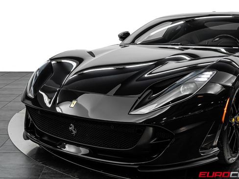 Used 2020 Ferrari 812 Superfast RWD image 13