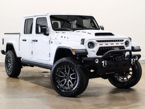 Used 2024 Jeep Gladiator Sport w/ Premium Package AWD/4WD image 5