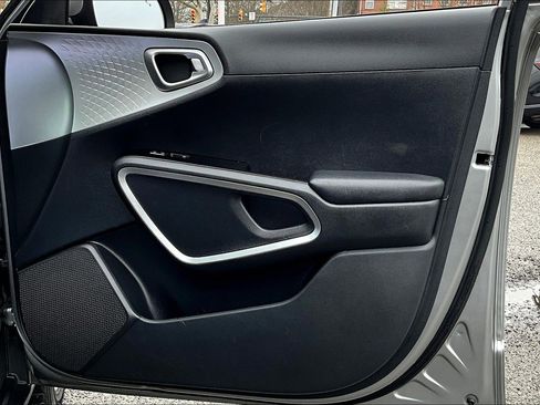 Used 2022 Kia Soul LX w/ Technology Package image 18