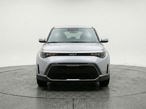 Used 2025 Kia Soul LX w/ LX Technology Package image 2