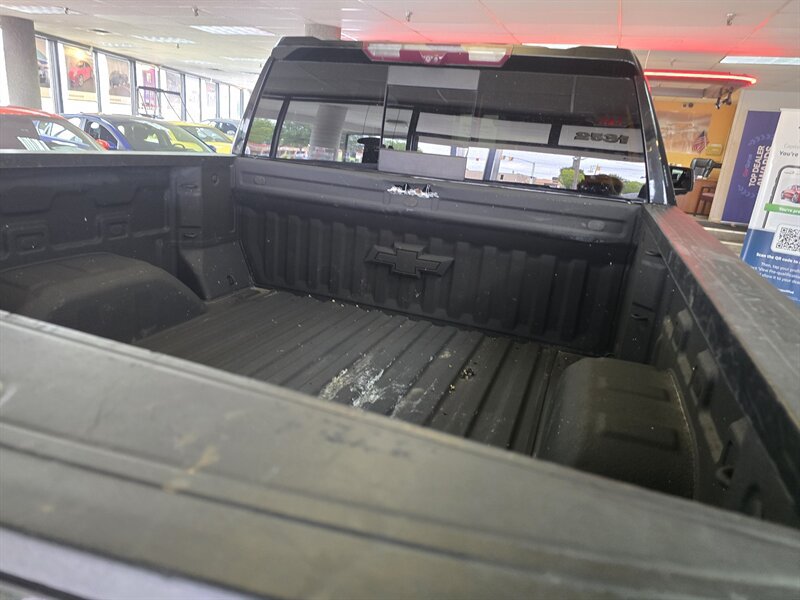 Used 2021 Chevrolet Silverado 1500 LTZ w/ LTZ Premium Package AWD/4WD image 28