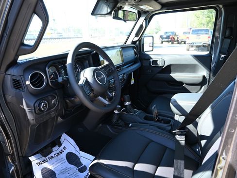 New 2025 Jeep Gladiator Sport image 10