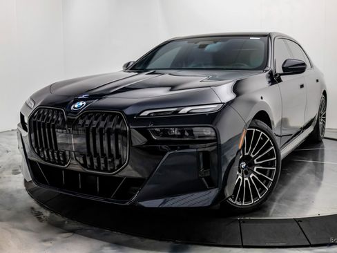 Used 2025 BMW i7 xDrive60 AWD/4WD image 5