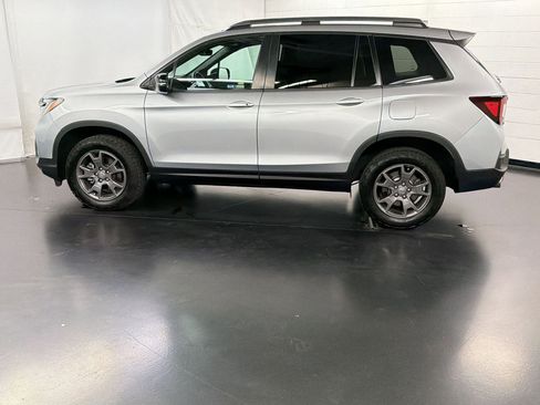 Certified 2024 Honda Passport TrailSport image 2