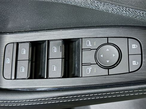 Used 2023 Nissan Rogue SV FWD image 15