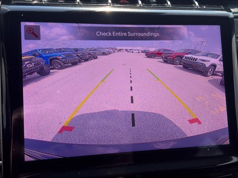 Used 2025 Jeep Grand Cherokee Limited AWD/4WD image 19