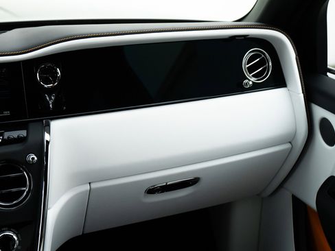 Used 2026 Rolls-Royce Cullinan image 25