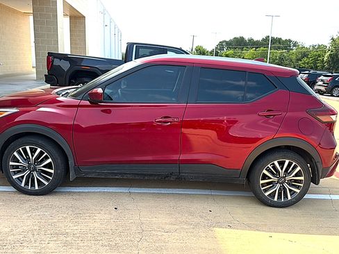 Used 2024 Nissan Kicks SV FWD image 5