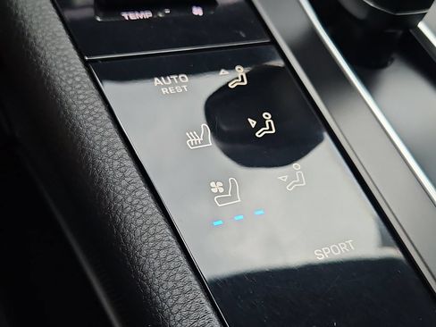 Certified 2023 Porsche Macan AWD/4WD image 23