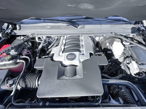 Used 2017 Cadillac Escalade ESV Platinum image 30