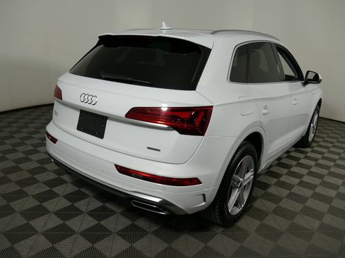 Used 2024 Audi Q5 e Premium Plus image 3