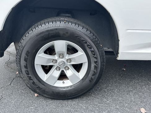 Used 2020 RAM 1500 Classic SLT image 17