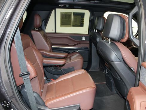 Used 2025 Lincoln Navigator Reserve image 35