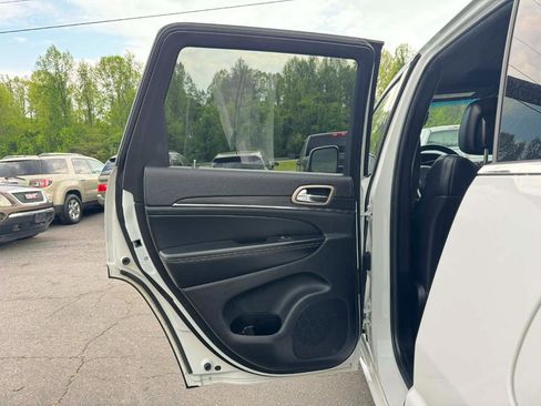 Used 2015 Jeep Grand Cherokee Limited w/ Luxury Group II AWD/4WD image 11