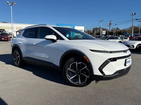 New 2026 Chevrolet Equinox EV LT image 2