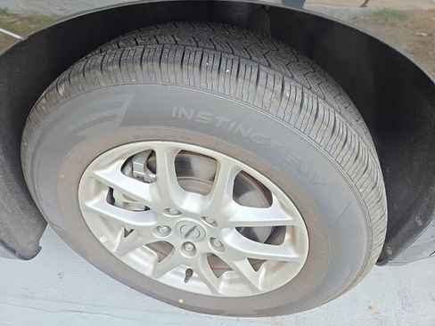 Certified 2024 Chrysler Pacifica Touring-L image 2