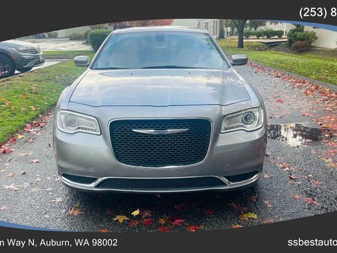 Used 2016 Chrysler 300 Limited image 2