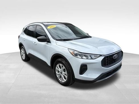Used 2025 Ford Escape Active w/ Cold Weather Package AWD/4WD image 8