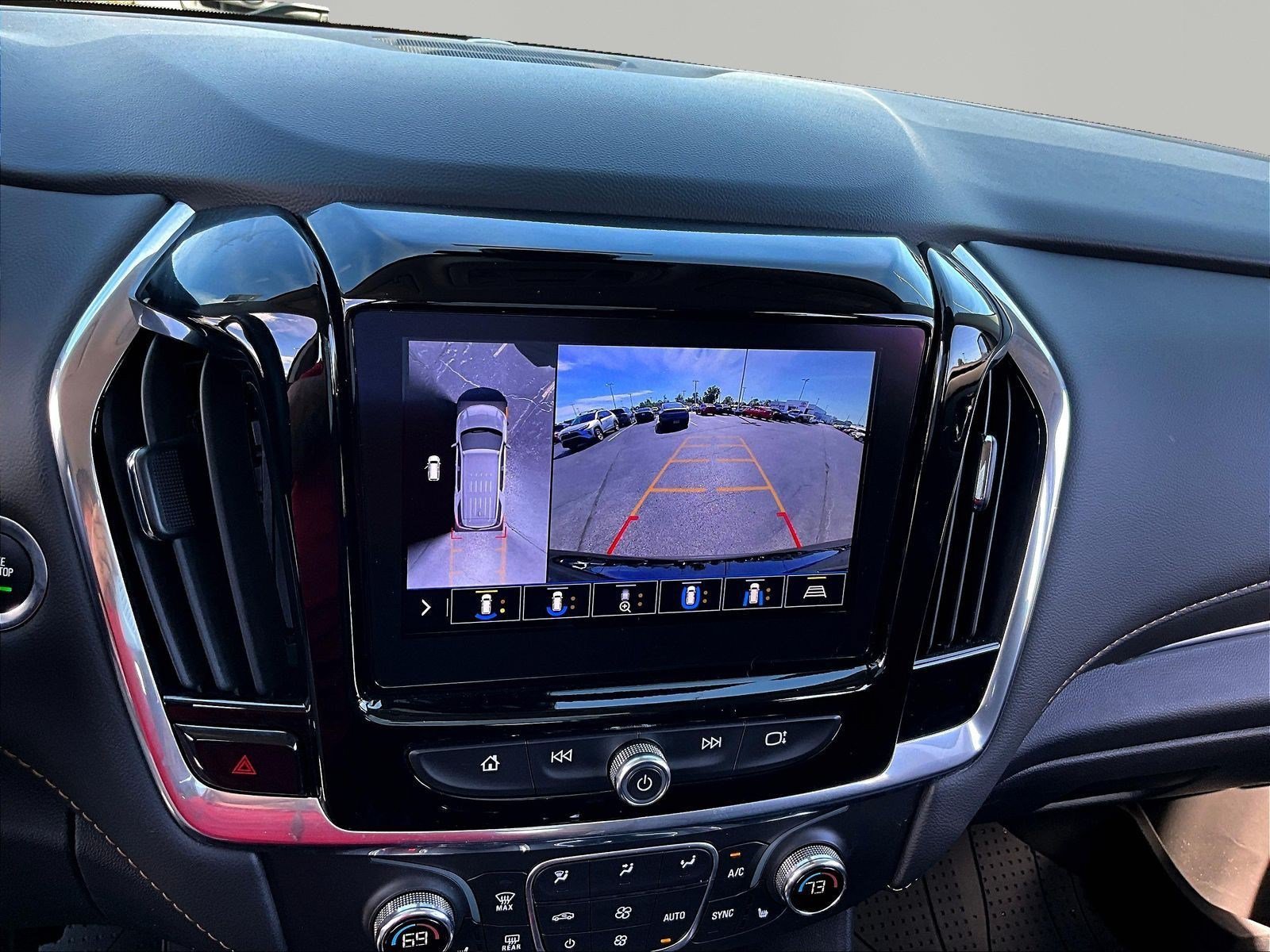 Used 2020 Chevrolet Traverse LT w/ LT Premium Package FWD image 14