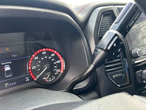 Used 2021 Nissan Titan PRO-4X w/ Pro-4x Convenience Package image 15