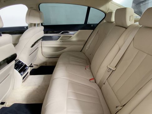 Used 2020 BMW 740i image 21