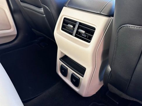 Used 2018 Ford Edge Titanium w/ Technology Package image 37