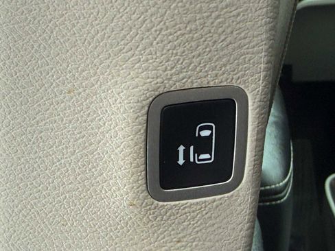 Used 2023 Chrysler Pacifica Limited image 23