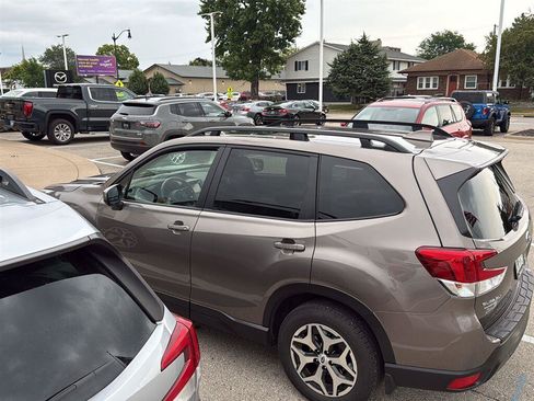 Used 2022 Subaru Forester Premium AWD/4WD image 13