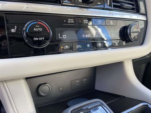 New 2026 Nissan Pathfinder SL image 17