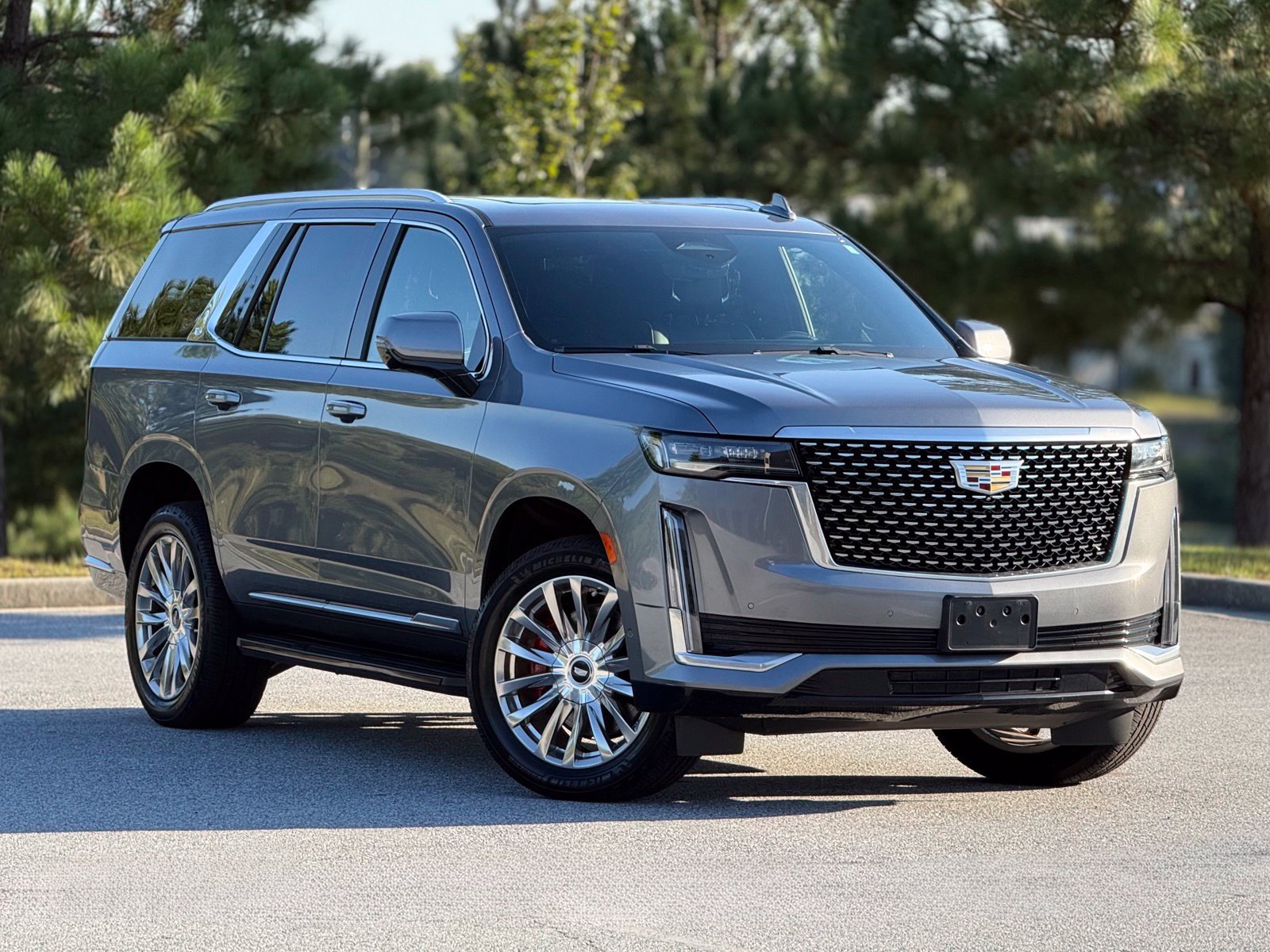 Used 2022 Cadillac Escalade Premium Luxury AWD/4WD image 13