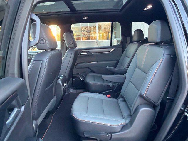 Used 2025 GMC Acadia AT4 w/ Luxury Package AWD/4WD image 26