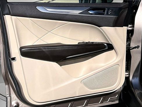Used 2019 Lincoln MKC Premiere FWD image 20