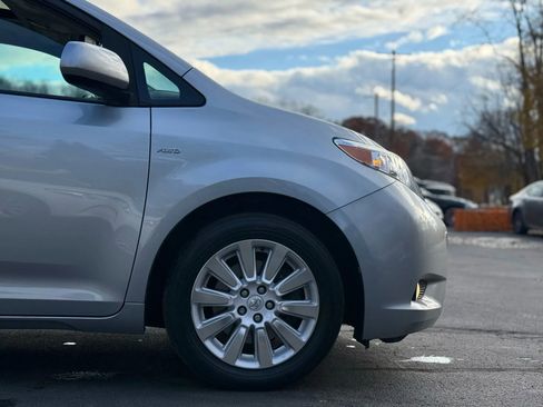 Used 2016 Toyota Sienna Limited image 7