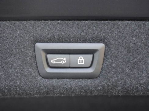 Used 2021 BMW 540i w/ Premium Package image 38