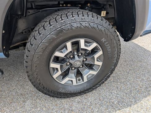 Used 2019 Toyota Tacoma TRD Off-Road AWD/4WD image 31