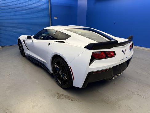 Used 2018 Chevrolet Corvette Stingray Coupe w/ 1LT RWD image 5
