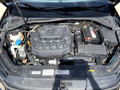 Used 2018 Volkswagen Passat 2.0T R-Line image 32