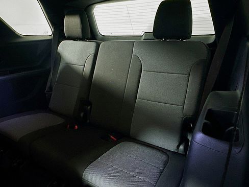 Used 2023 Chevrolet Traverse LT image 25