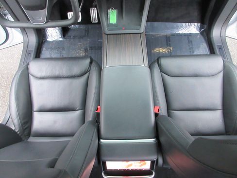 Used 2022 Tesla Model X image 18