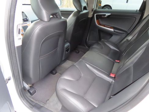 Used 2017 Volvo XC60 T5 Inscription w/ Protection Package image 13