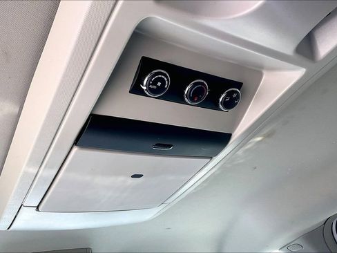 Used 2015 Chrysler Town & Country Touring-L w/ Driver Convenience Group image 32