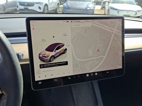 Used 2022 Tesla Model Y Long Range AWD/4WD image 17