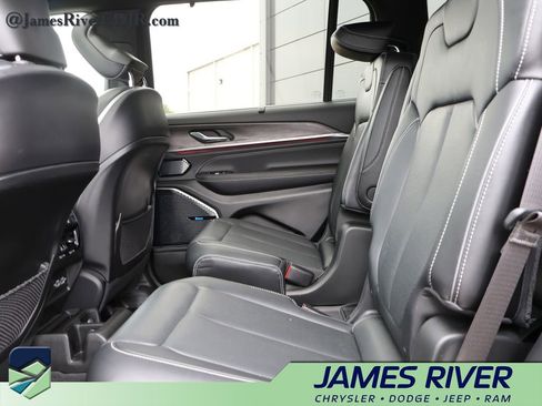 Used 2021 Jeep Grand Cherokee L Overland w/ Luxury Tech Group IV AWD/4WD image 19