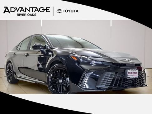 Used 2026 Toyota Camry SE FWD image 1