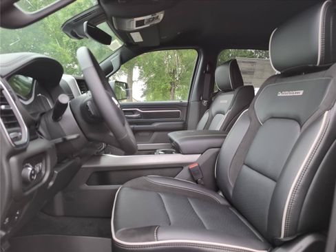 New 2026 RAM 1500 Laramie AWD/4WD image 18
