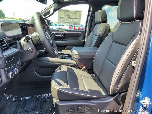 New 2025 Chevrolet Suburban Premier w/ Sun And Tow Package image 8