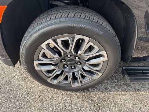 Used 2024 GMC Yukon Denali Ultimate image 12