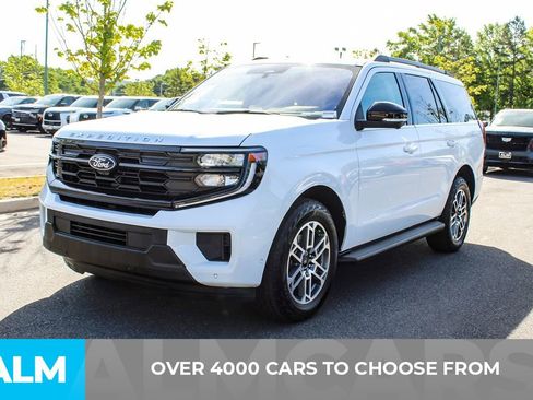 Used 2025 Ford Expedition Active AWD/4WD image 3