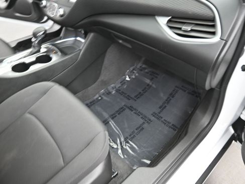 Used 2024 Chevrolet Malibu LT image 21