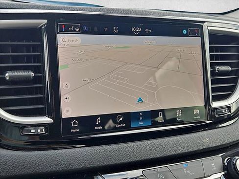 Used 2024 Chrysler Voyager LX image 12